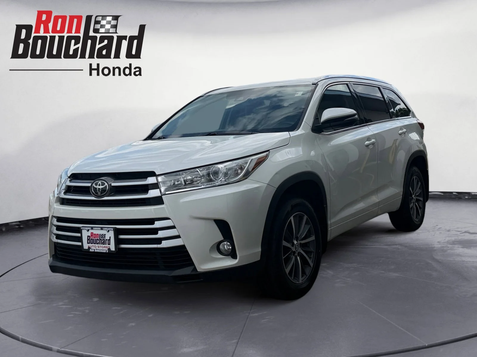 Used 2017 Blizzard Pearl Toyota XLE image 5