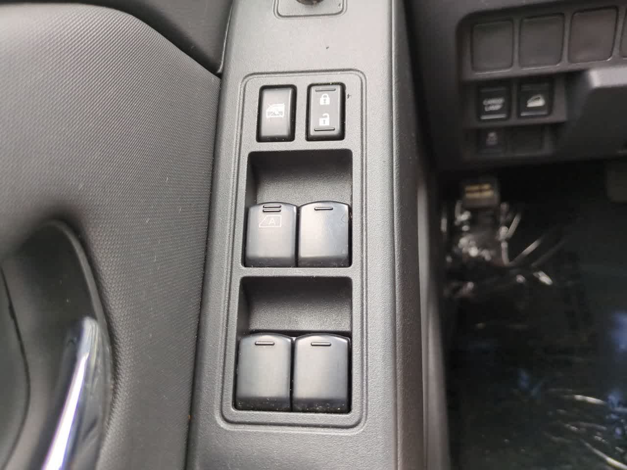 Used 2022 Glacier White Nissan SV image 22