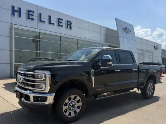 Used 2025 Agate Black Metallic Ford LARIAT image 3