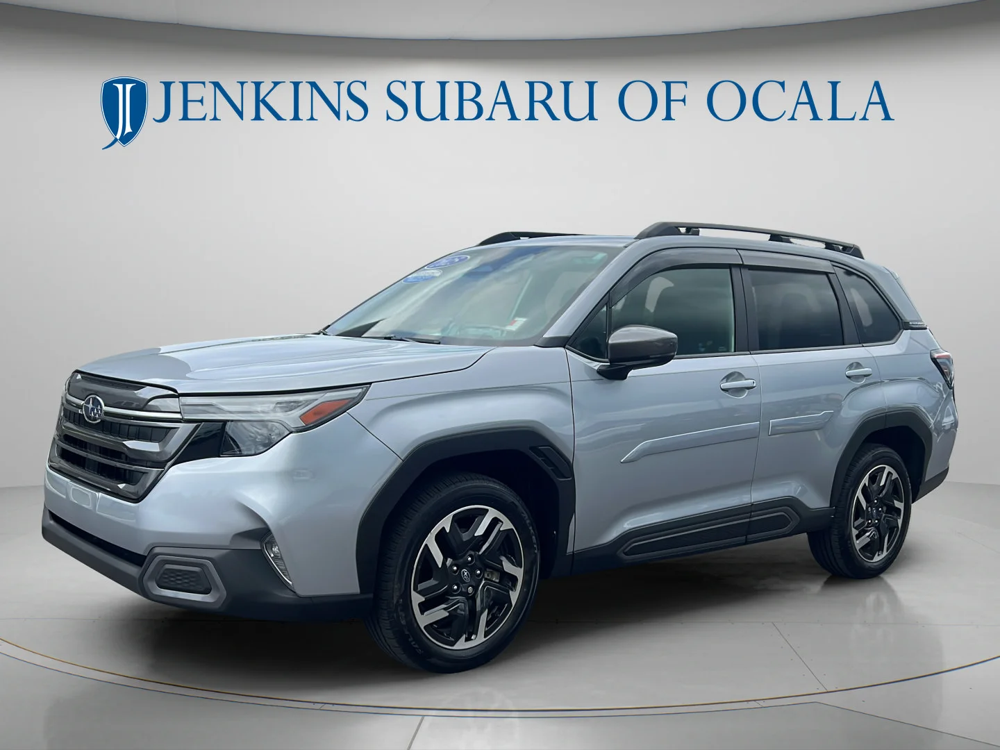 Used 2025 Ice Silver Metallic Subaru Limited image 7