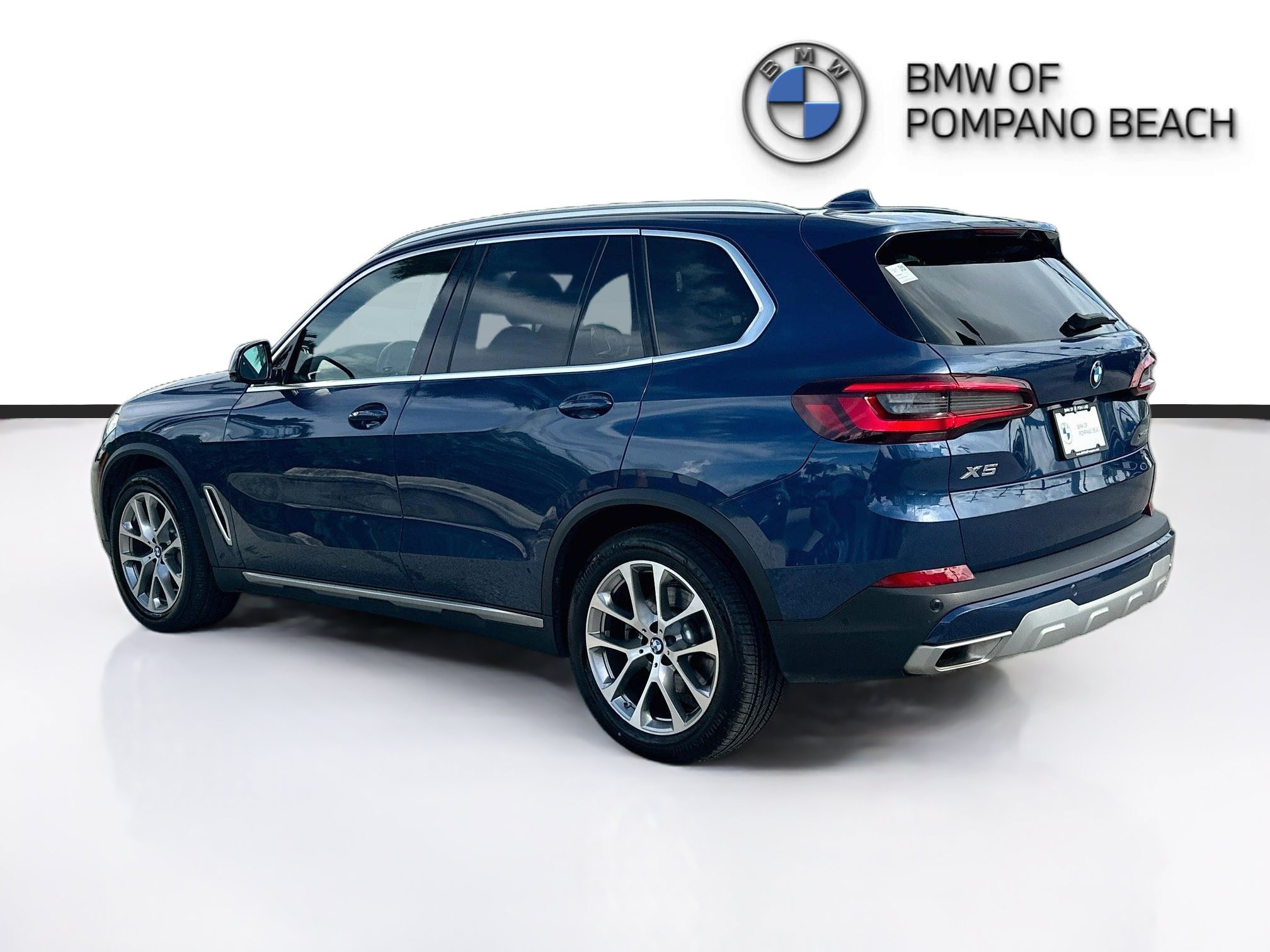 Used 2023 Phytonic Blue Metallic BMW xDrive40i image 5