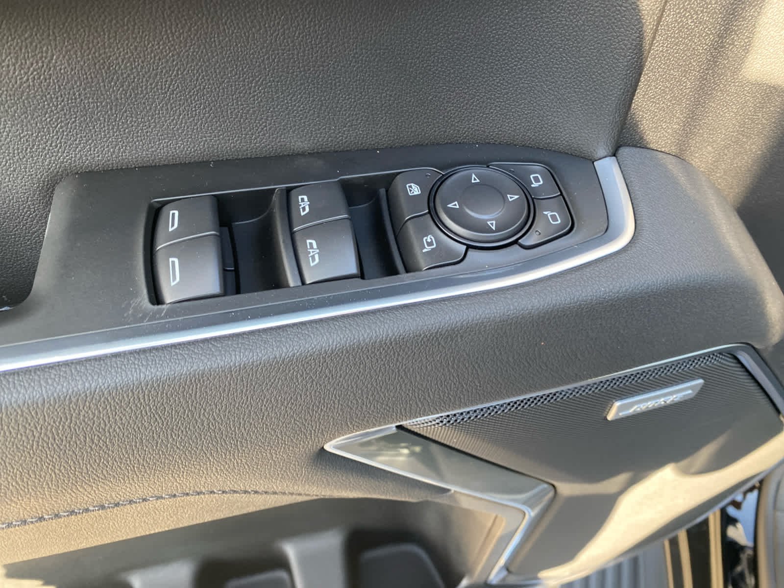 2026 GMC Sierra 1500 SLT - Photo 8