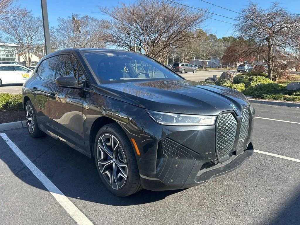 Used 2025 Black Sapphire Metallic BMW xDrive50 image 15