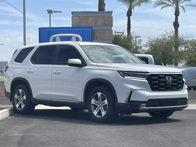 Certified Used 2025 Platinum White Pearl Honda EX-L image 3