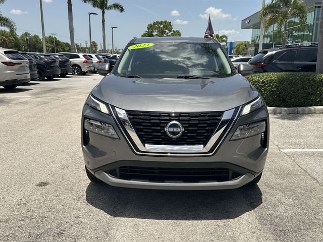 Used 2023 Gray Nissan SV image 4
