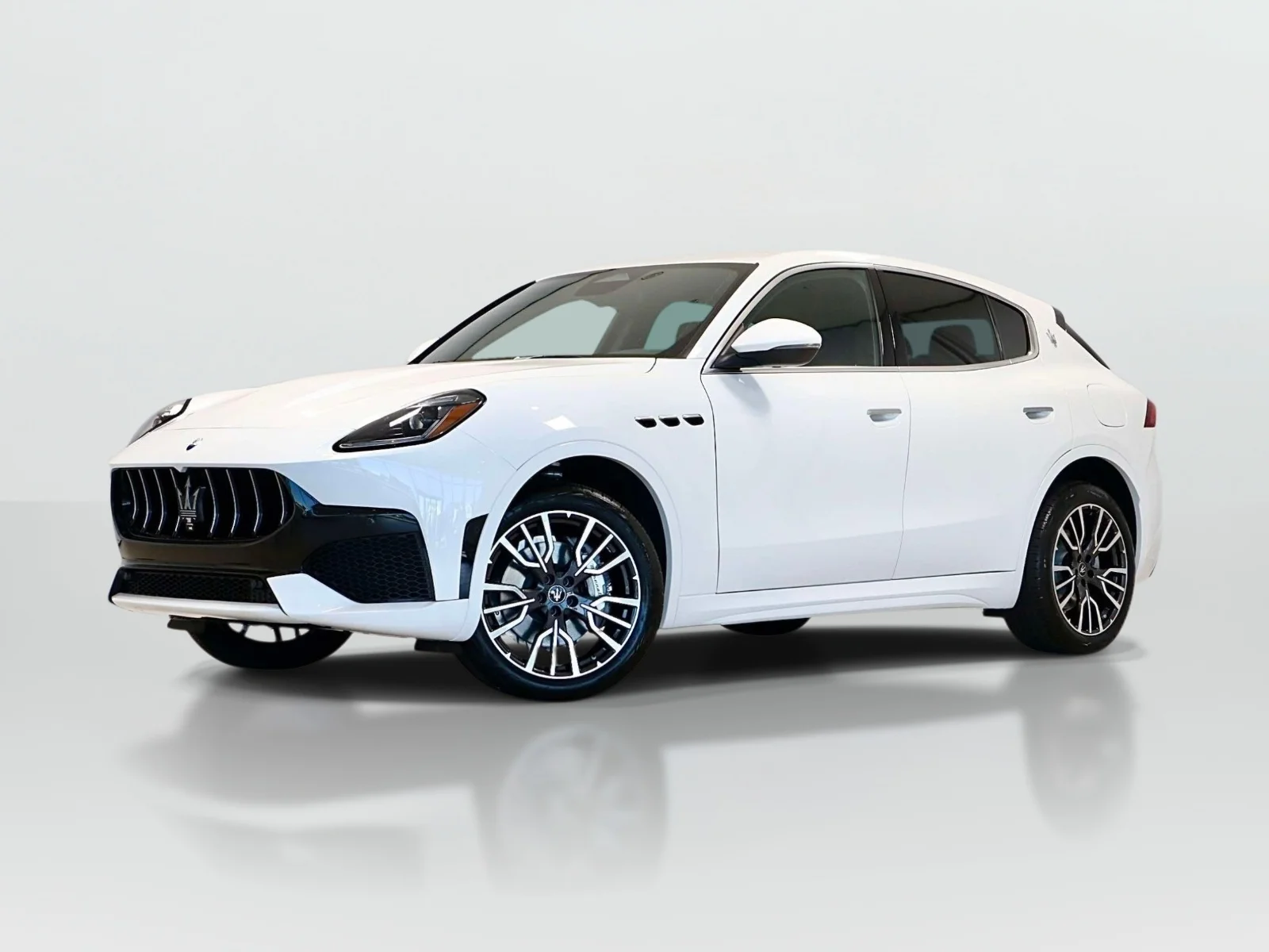 New 2027 Bianco Maserati  image 1