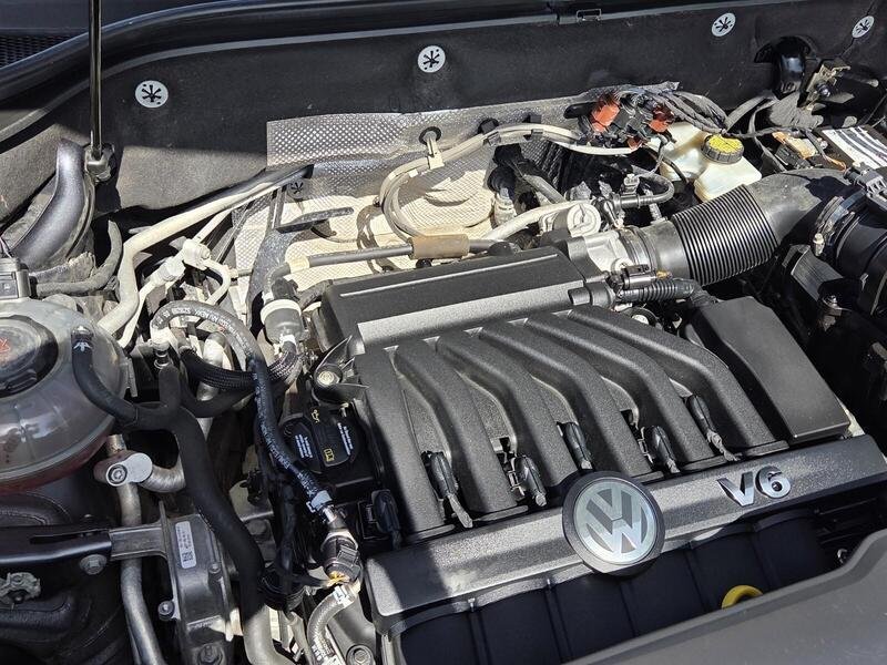 Used 2019 Reflex Silver Metallic Volkswagen 3.6L V6 SE W/TECHNOLOGY FWD image 22