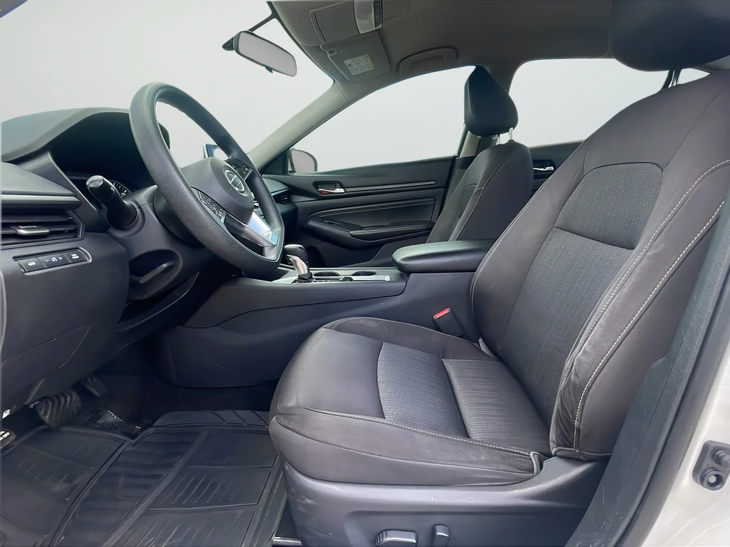 Used 2019 White Nissan 2.5 S image 10