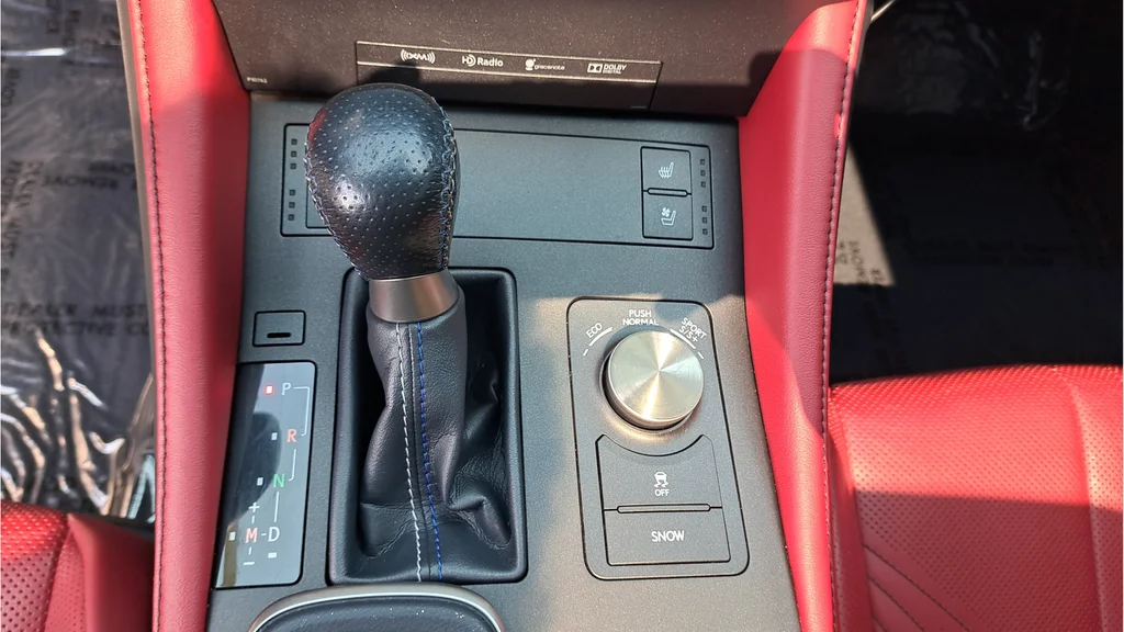 Used 2015 White Lexus F image 20