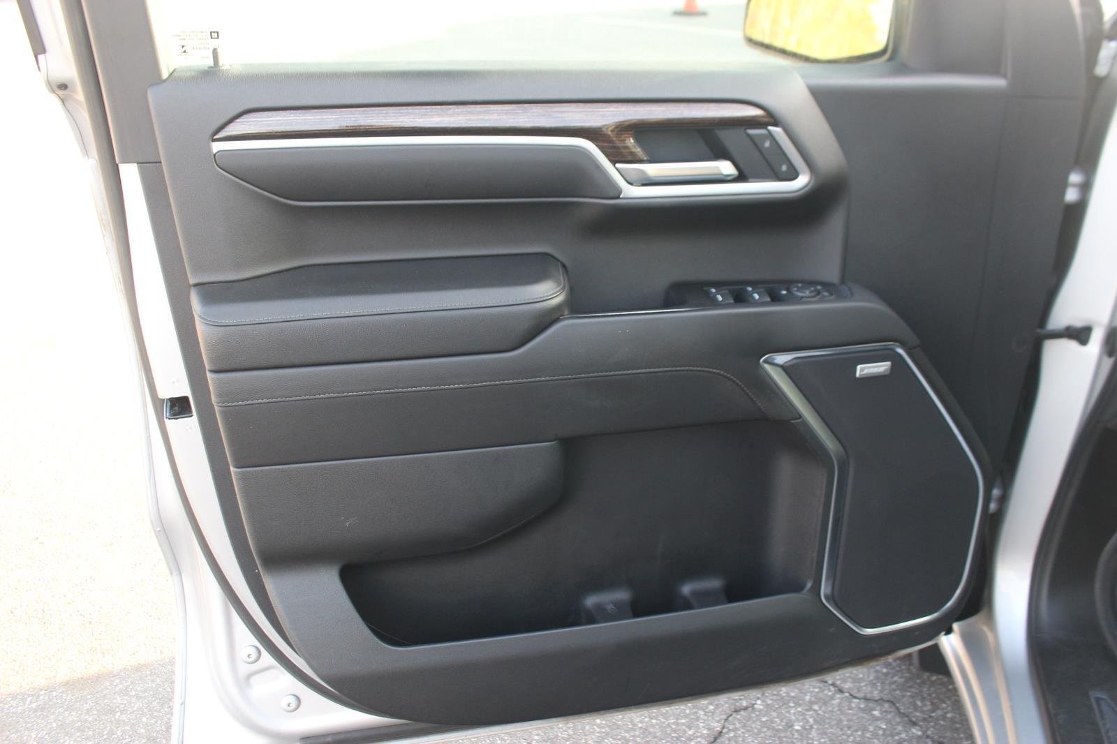 Used 2022 Quicksilver Metallic GMC Elevation image 13