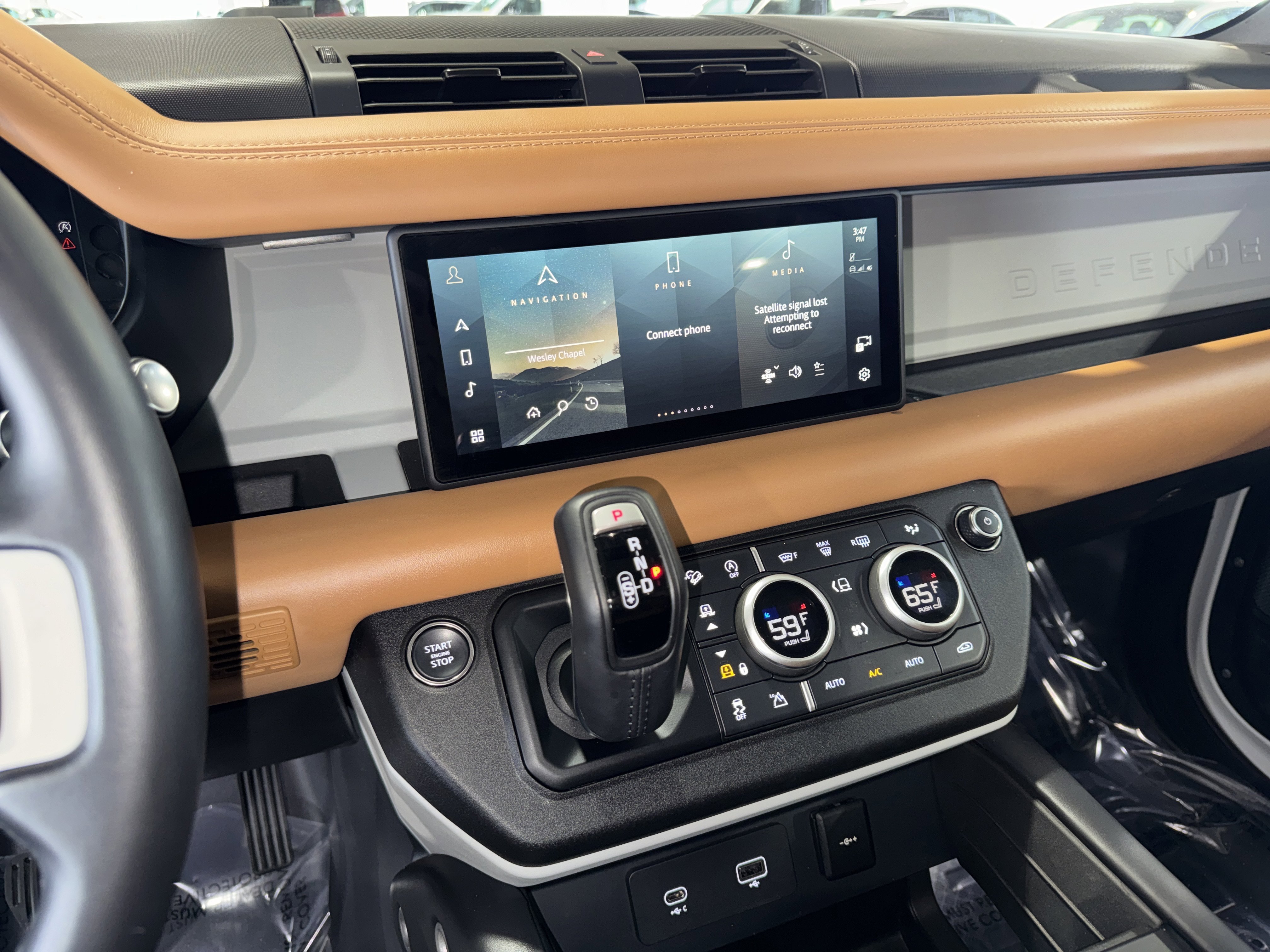 Used 2024 Fuji White Land Rover SE image 26