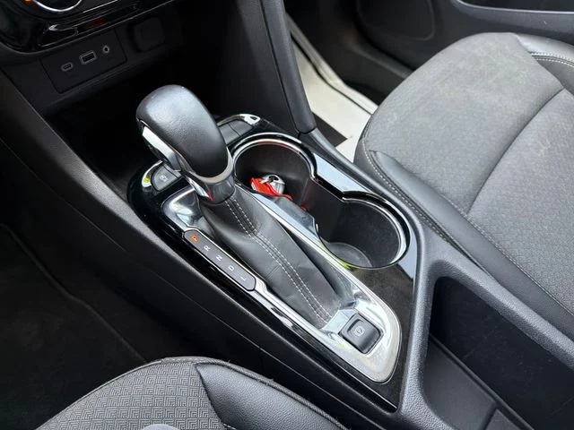 Used 2023  Buick Preferred image 15