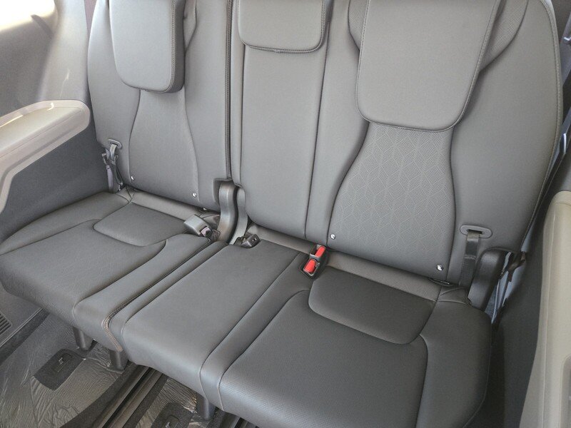 New 2026 Snow White Pearl Kia EX image 9