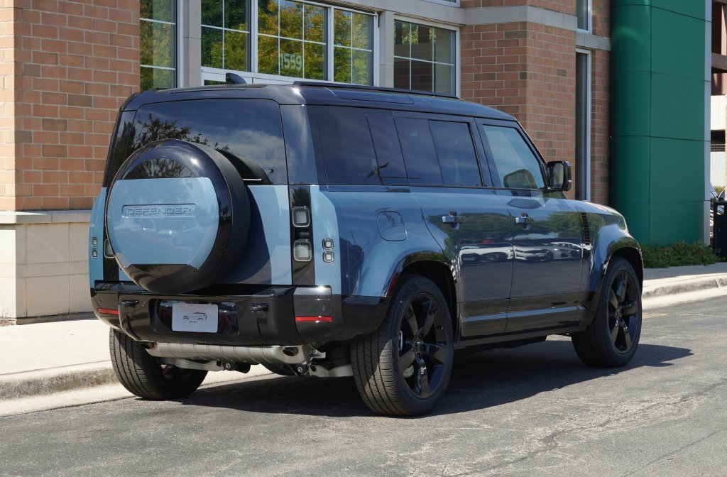 New 2026 Tasman Blue Land Rover X-Dynamic SE image 6