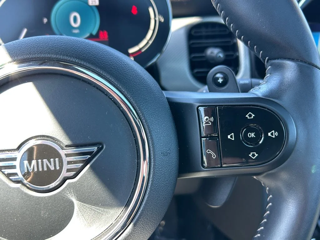Used 2022 MINI Yours Enigmatic Black met MINI Iconic image 20