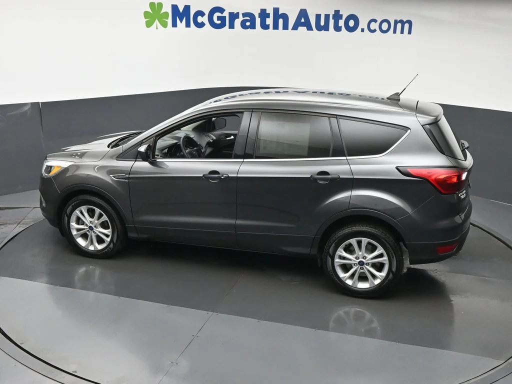 Used 2019 Gray Ford SE image 24
