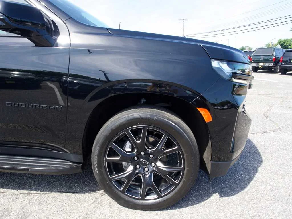 2023 Chevrolet Suburban RST - Photo 12