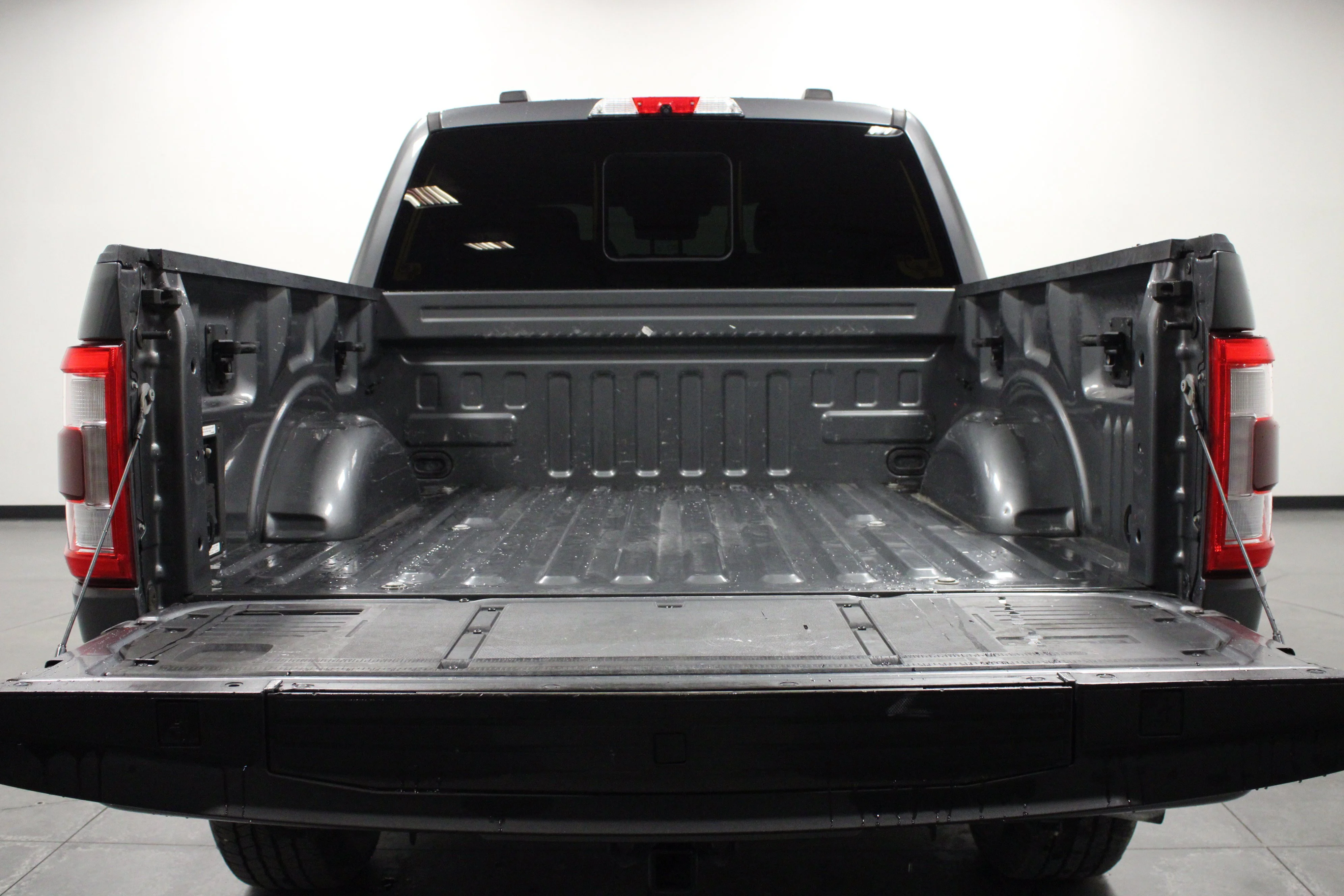 Used 2021 Carbonized Gray Metallic Ford LARIAT image 14