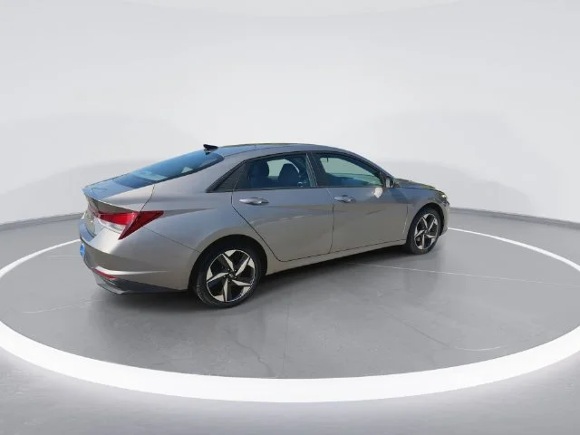 Used 2023 Silver Hyundai SEL image 8