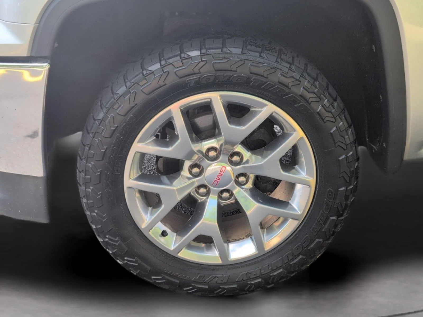 Used 2018 Quicksilver Metallic GMC SLT image 34