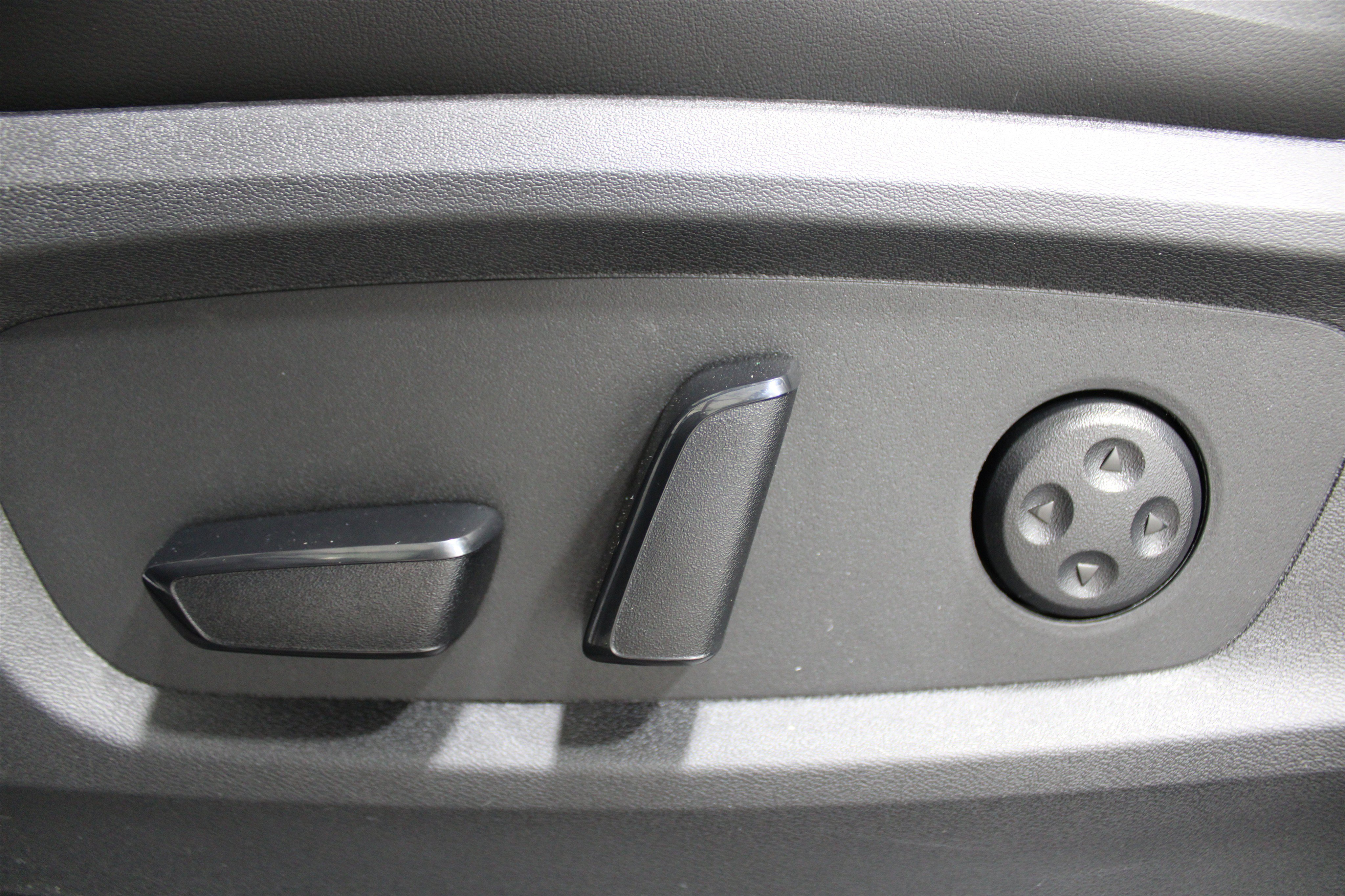 Used 2026 Radiant White INFINITI PURE image 4
