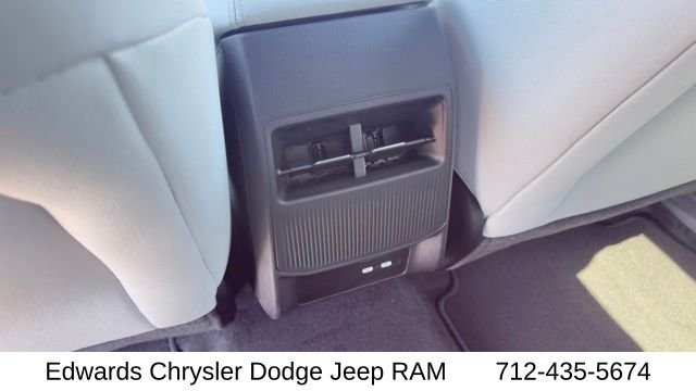 New 2026 Diamond Black Crystal Pearlcoat Jeep Laredo image 28