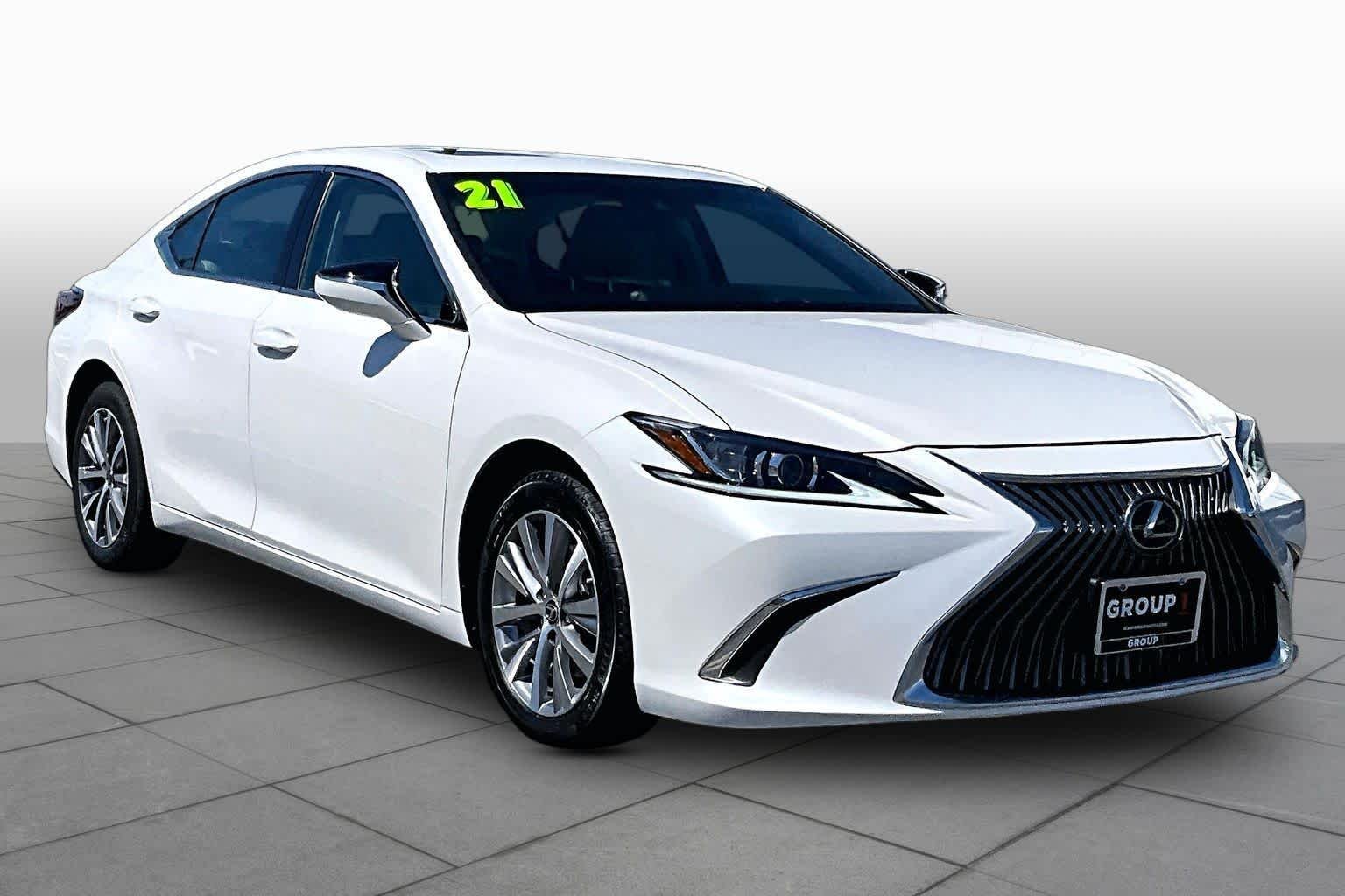 Certified Used 2021 Eminent White Pearl Lexus  image 3