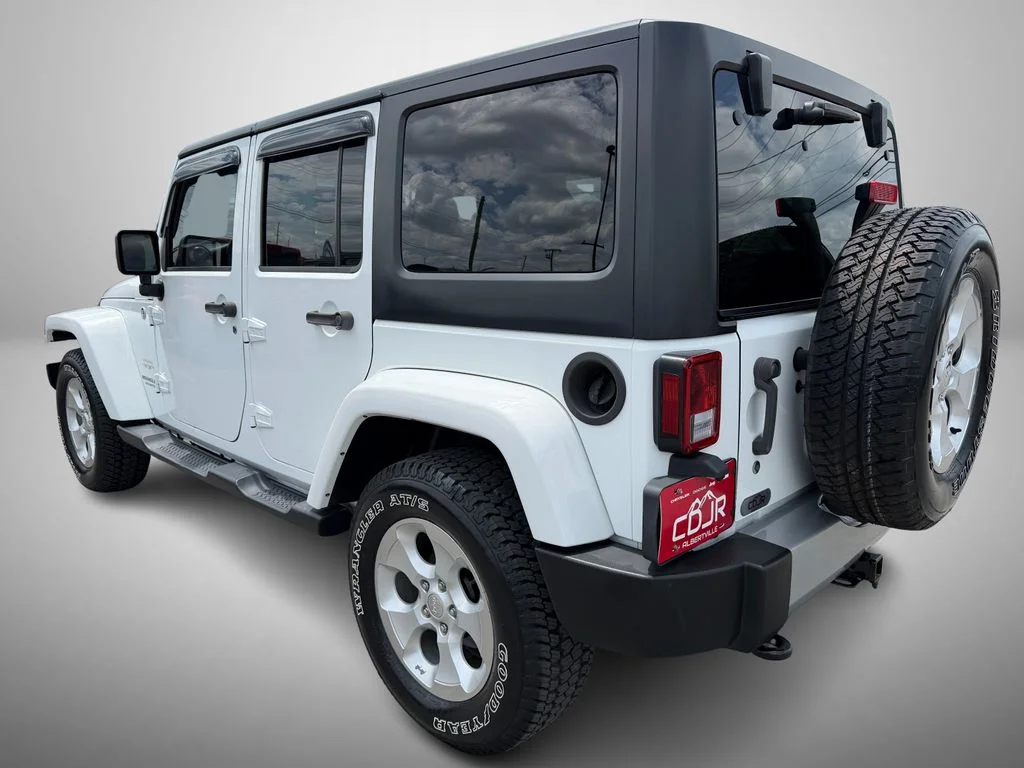 Used 2015 White Jeep Unlimited Sahara image 4