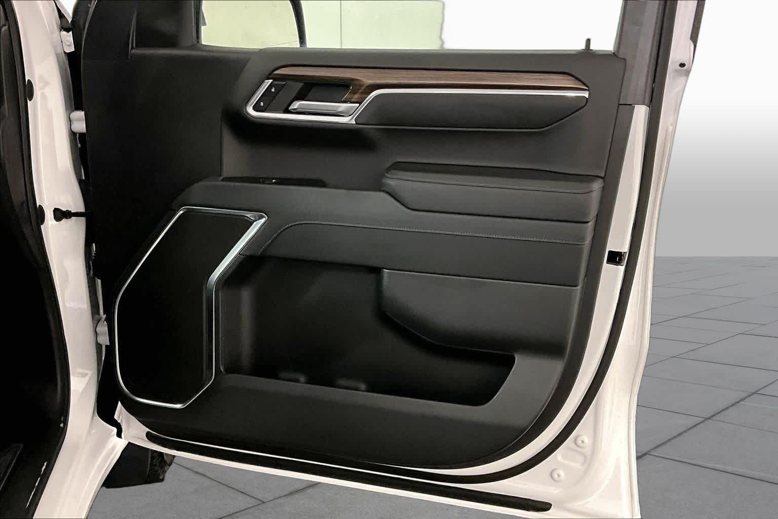 Used 2023 Summit White Chevrolet LT (2FL) image 22