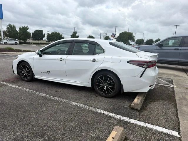 Used 2023 Ice Toyota SE image 4