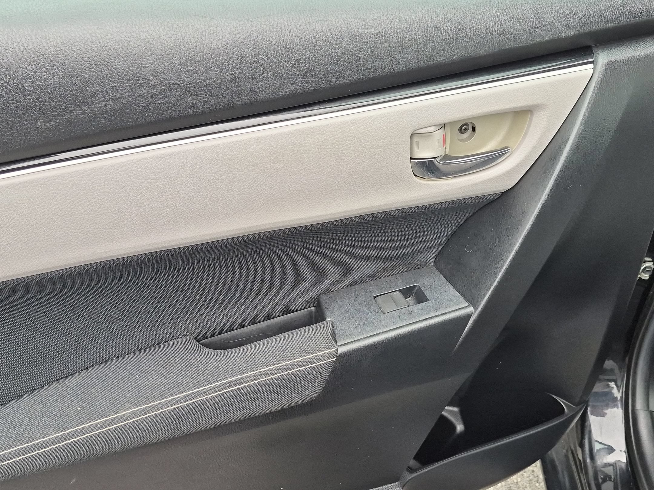 Used 2018  Toyota L image 26