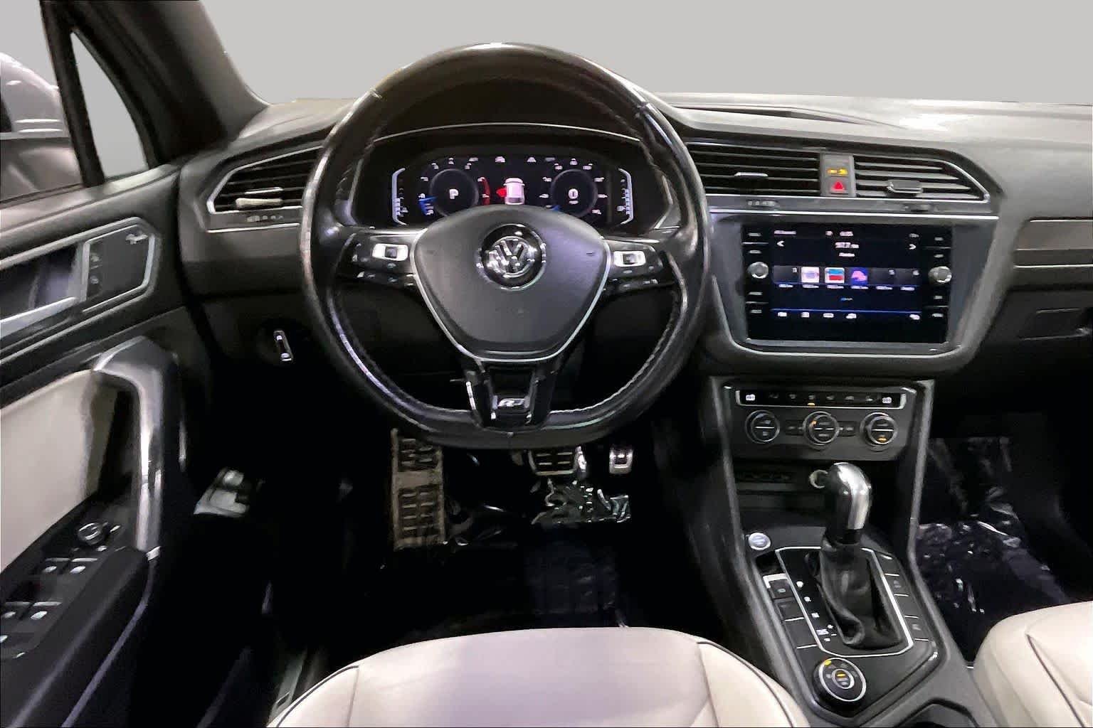Used 2020 Pyrite Silver Metallic Volkswagen SEL Premium R-Line image 6