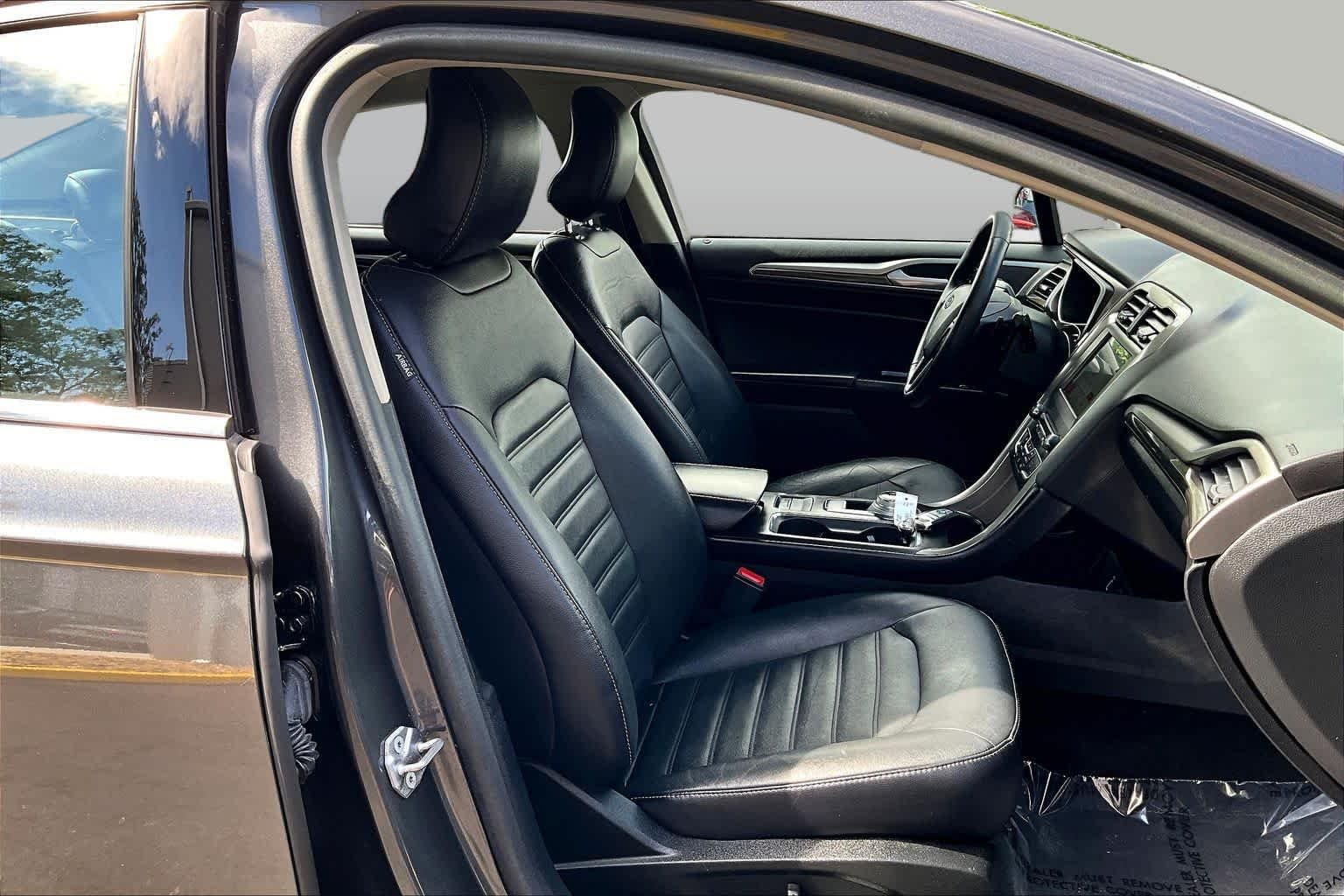 Used 2018 Magnetic Ford SE image 9