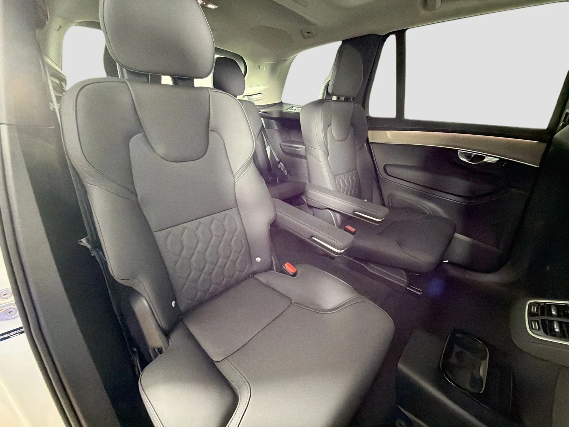 New 2026 Crystal White Volvo Plus image 30