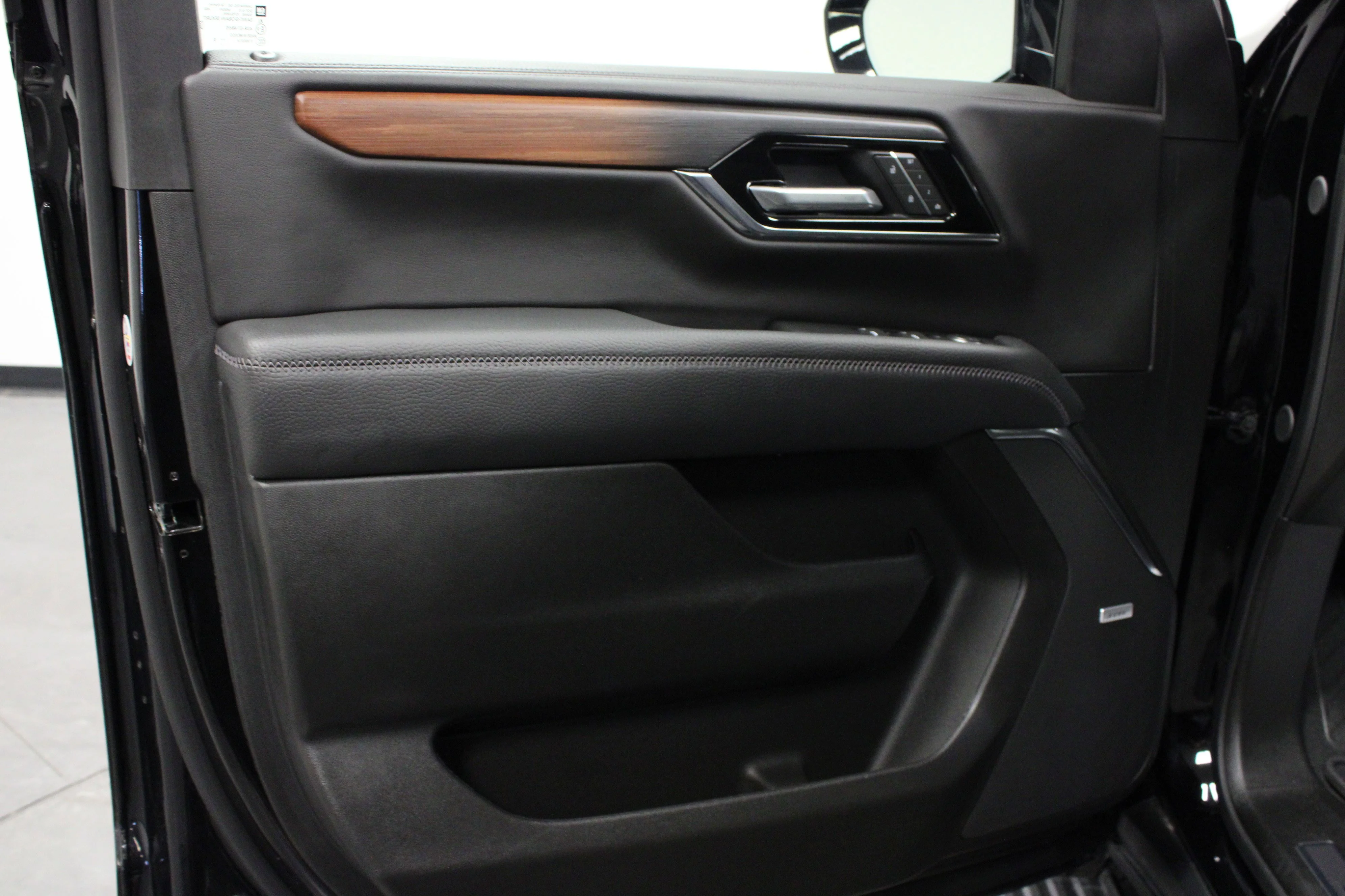 Used 2025 Onyx Black GMC Denali image 11