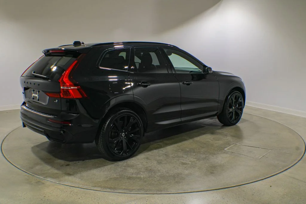 Certified Used 2024 Onyx Black Metallic Volvo Ultimate image 5