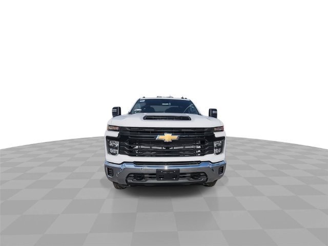2025 Chevrolet Silverado 3500 HD Chassis Cab photo 3 of 58