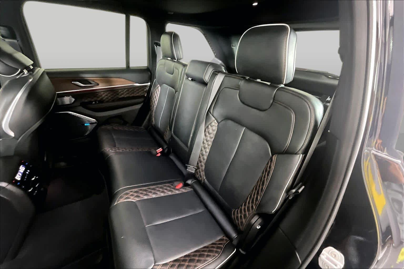 Used 2022 Diamond Black Crystal Pearlcoat Jeep Summit image 18