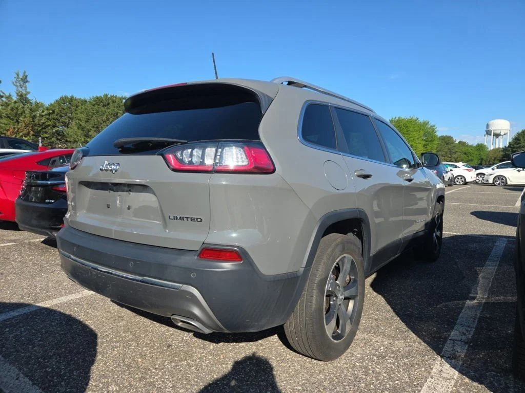 Used 2019 Gray Jeep Limited image 22