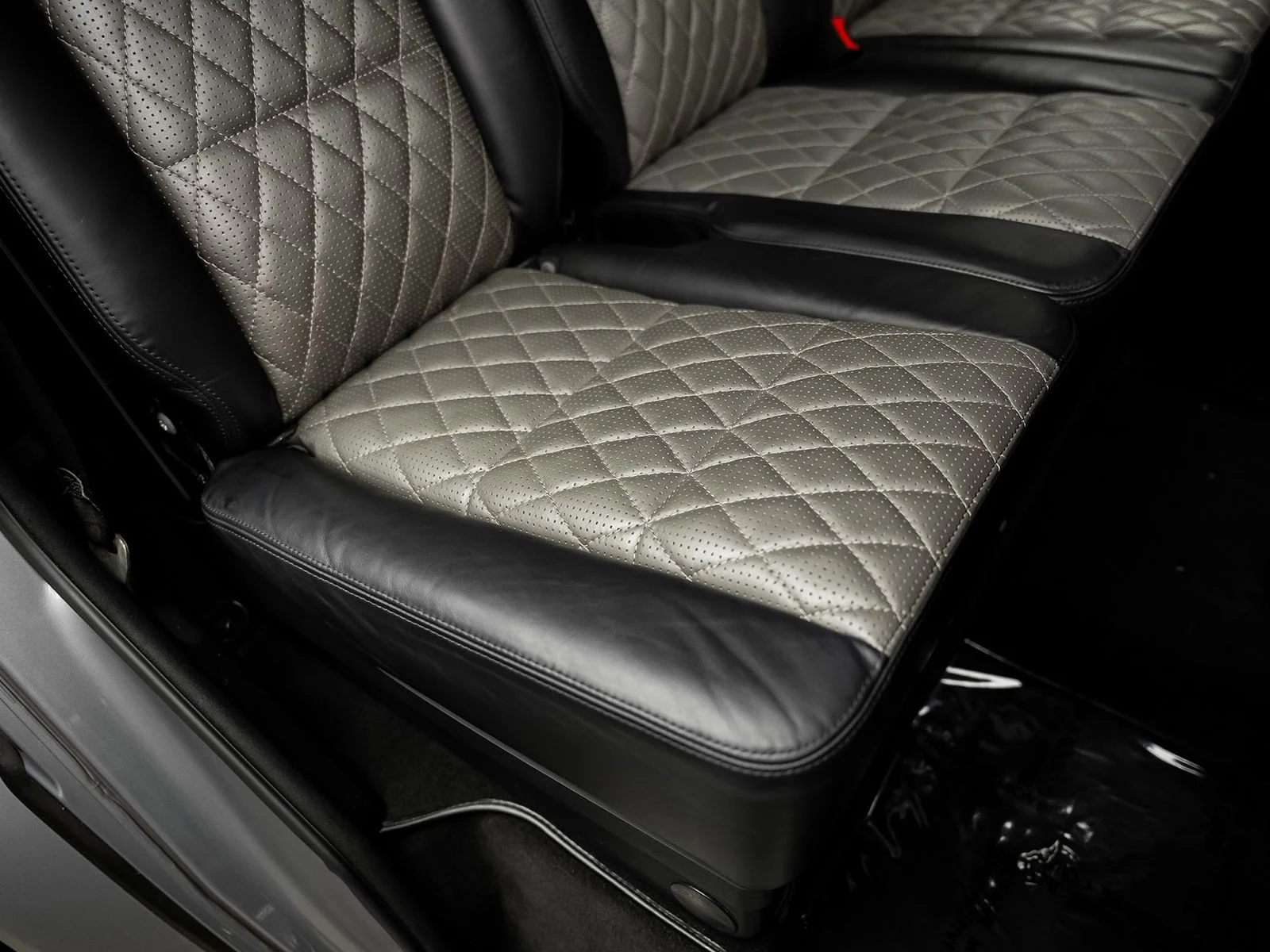 Used 2015 Silver Mercedes-Benz G 63 AMG® image 41
