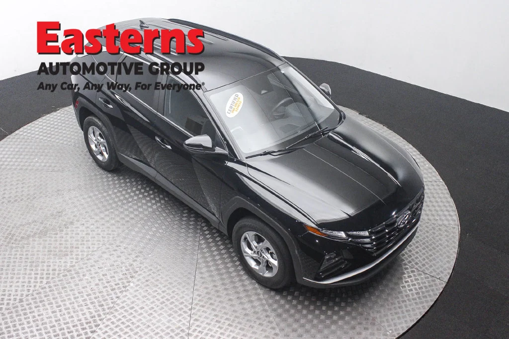 Used 2023 Black Hyundai SEL image 3