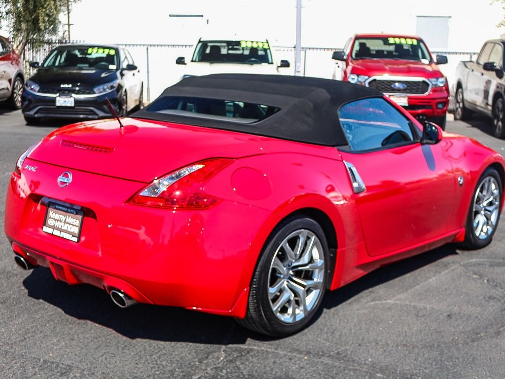 Used 2014 Red Nissan Touring image 9