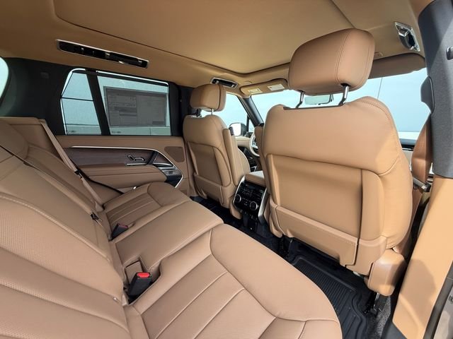 New 2026 Eiger Grey Land Rover SE image 17