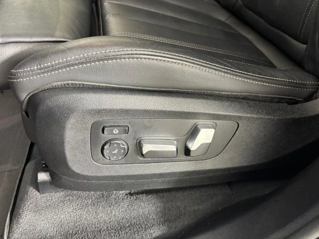 Used 2019 Blue BMW xDrive40i image 19