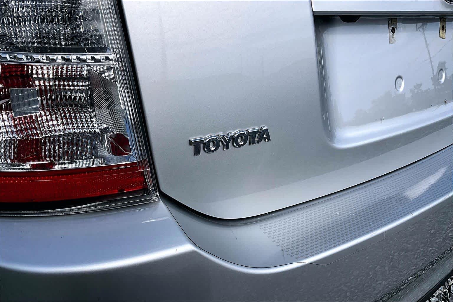 Used 2008 Classic Silver Metallic Toyota  image 30