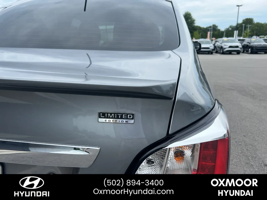 Used 2023 Mystic Black Metallic Mitsubishi LE image 14