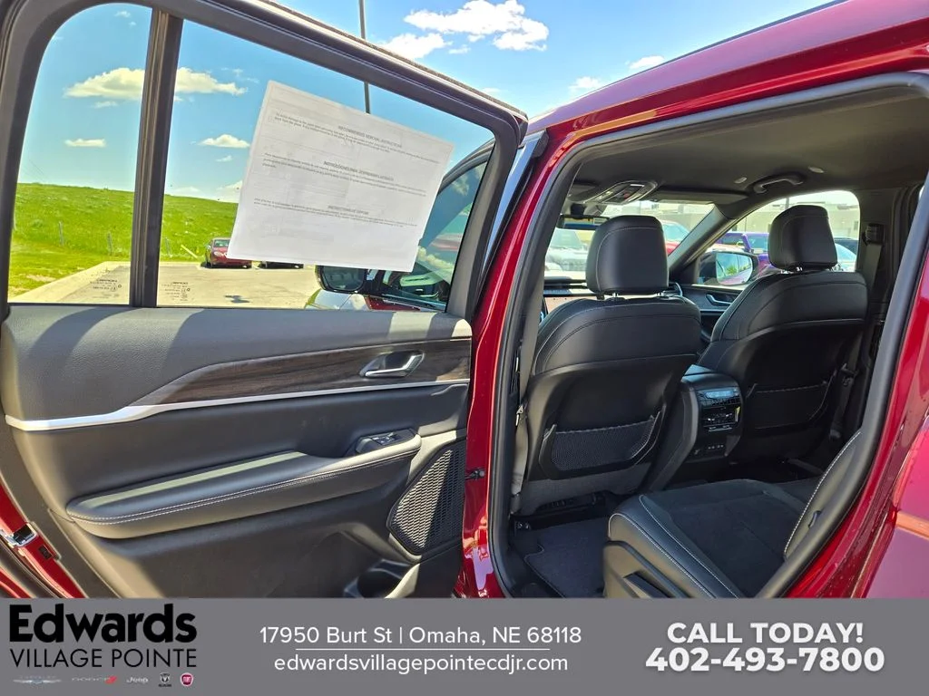 New 2026 Velvet Red Pearl-Coat Exterior Paint Jeep Altitude image 25