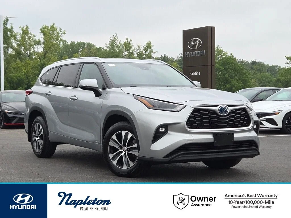 Used 2022 Silver Toyota XLE image 1