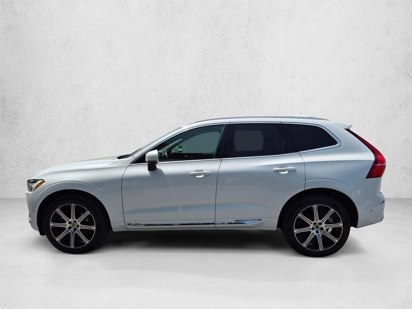 Used 2018 Crystal White Metallic Volvo Inscription image 9
