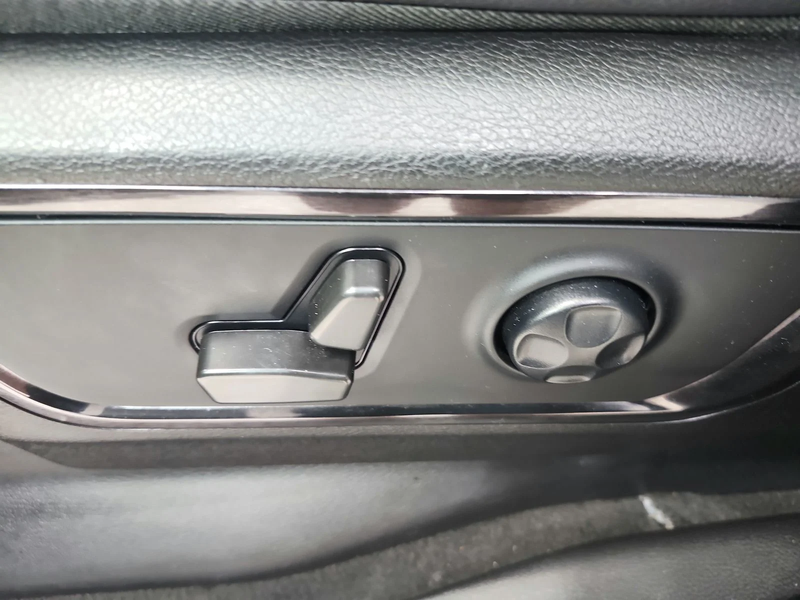 Used 2023 White Ram Limited image 20